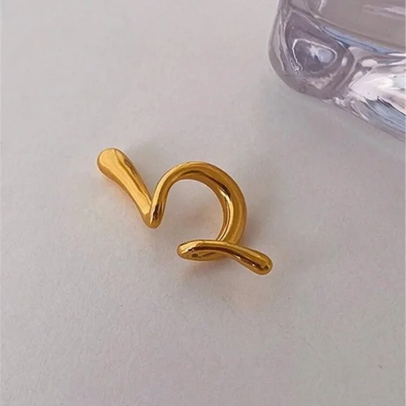 “Ellis” gold ear cuff - Picture 4 of 4